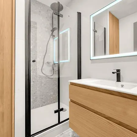 Grand Lumineux - Parking Prive - Clim Apartament *